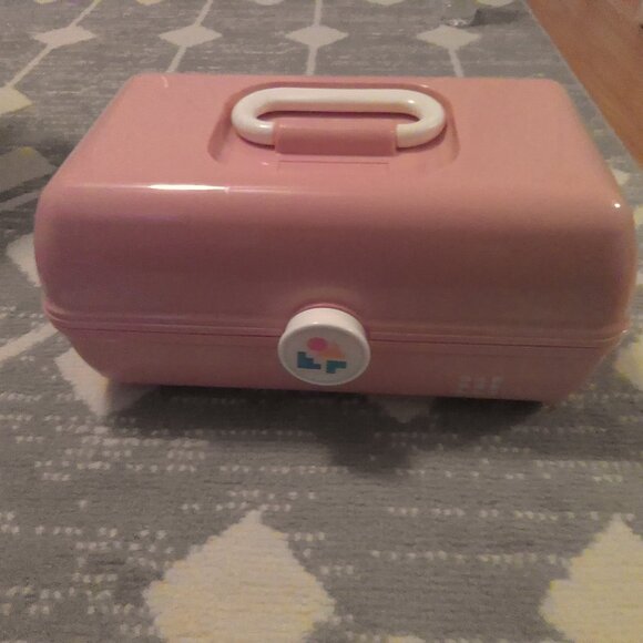 A brand new Kaboodle - Picture 1 of 2